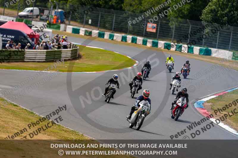 Vintage motorcycle club;eventdigitalimages;mallory park;mallory park trackday photographs;no limits trackdays;peter wileman photography;trackday digital images;trackday photos;vmcc festival 1000 bikes photographs